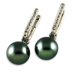 ChannelUEarringWithPearl wht 800