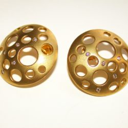 WiffleDiscEarrings wht 800